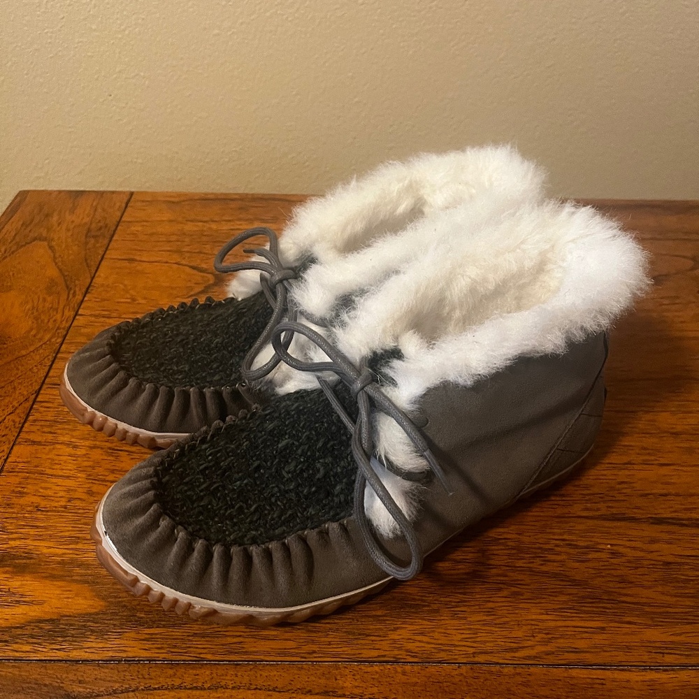 Sorel Out N About Moccasin Slipper- Size 8